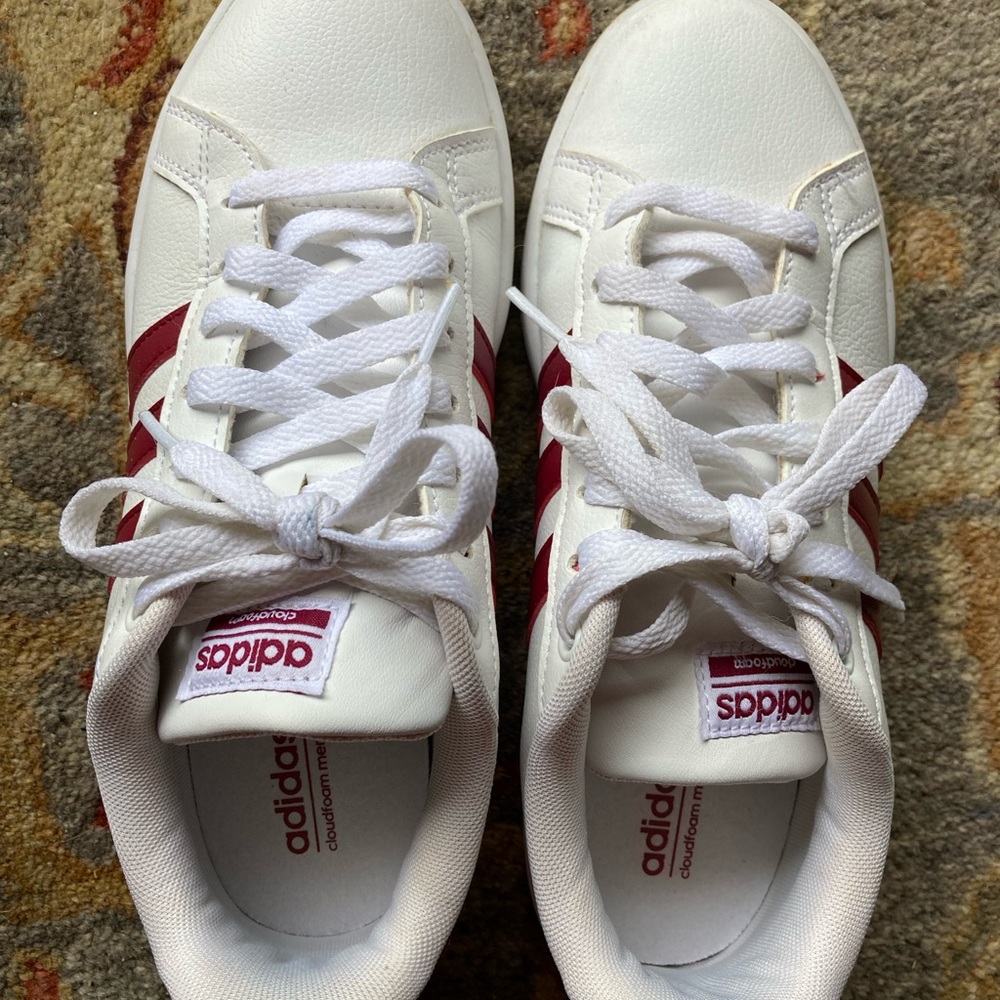 Women’s Adidas Neo cloud foam sneakers. Sz7